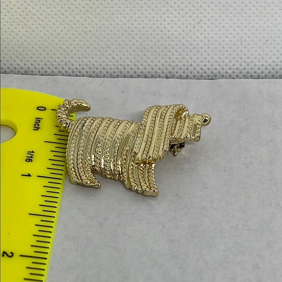 Vintage MCM shaggy dog Gold tone shiny Brooch pin - Picture 9 of 10